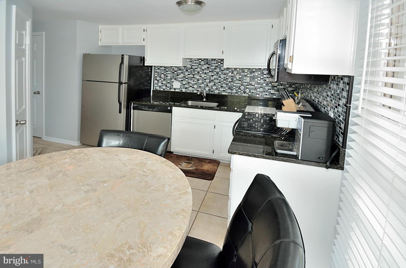 1706 Quietree Drive Reston, VA 20194 - Photo 3 of 15 Kitchen