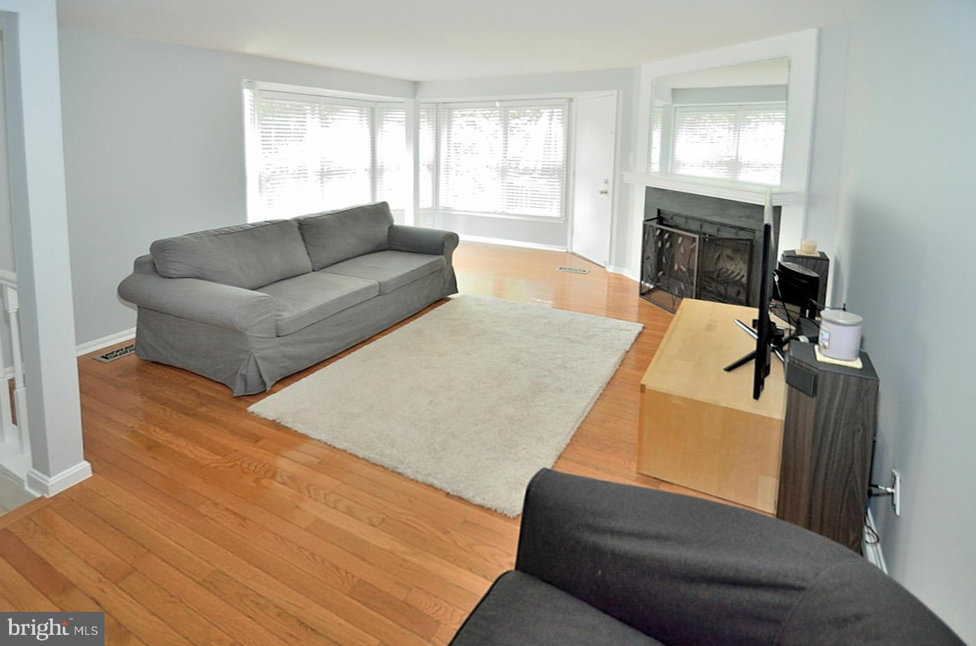1706 Quietree Drive Reston, VA 20194 - Photo 5 of 15 Living Room