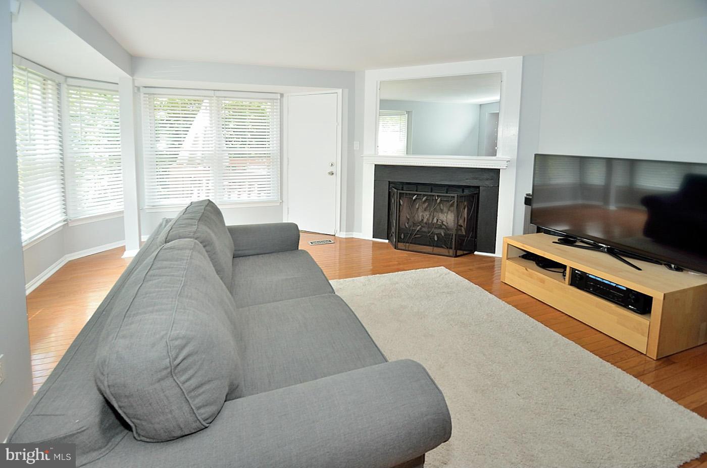 1706 Quietree Drive Reston, VA 20194 - Photo 7 of 15 Living Room