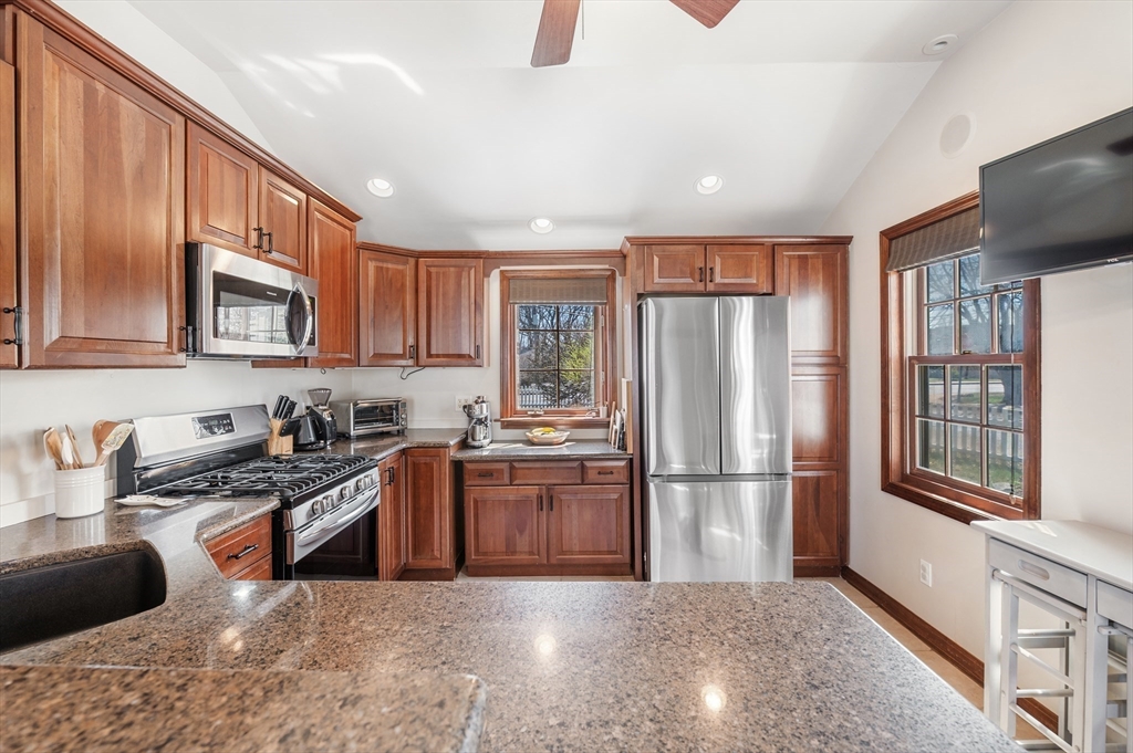 82 Dodge Street, Unit 1 Beverly, MA 01915 - Photo 9 of 42