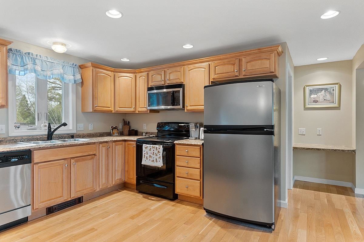 44 Hazen Road Bedford, NH 03110 - Photo 12 of 36 Gallery Image 12
