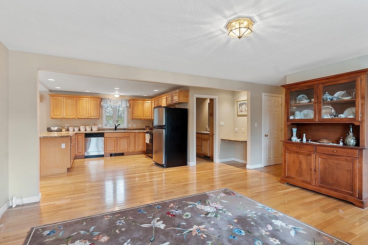 44 Hazen Road Bedford, NH 03110 - Photo 16 of 36 Gallery Image 16