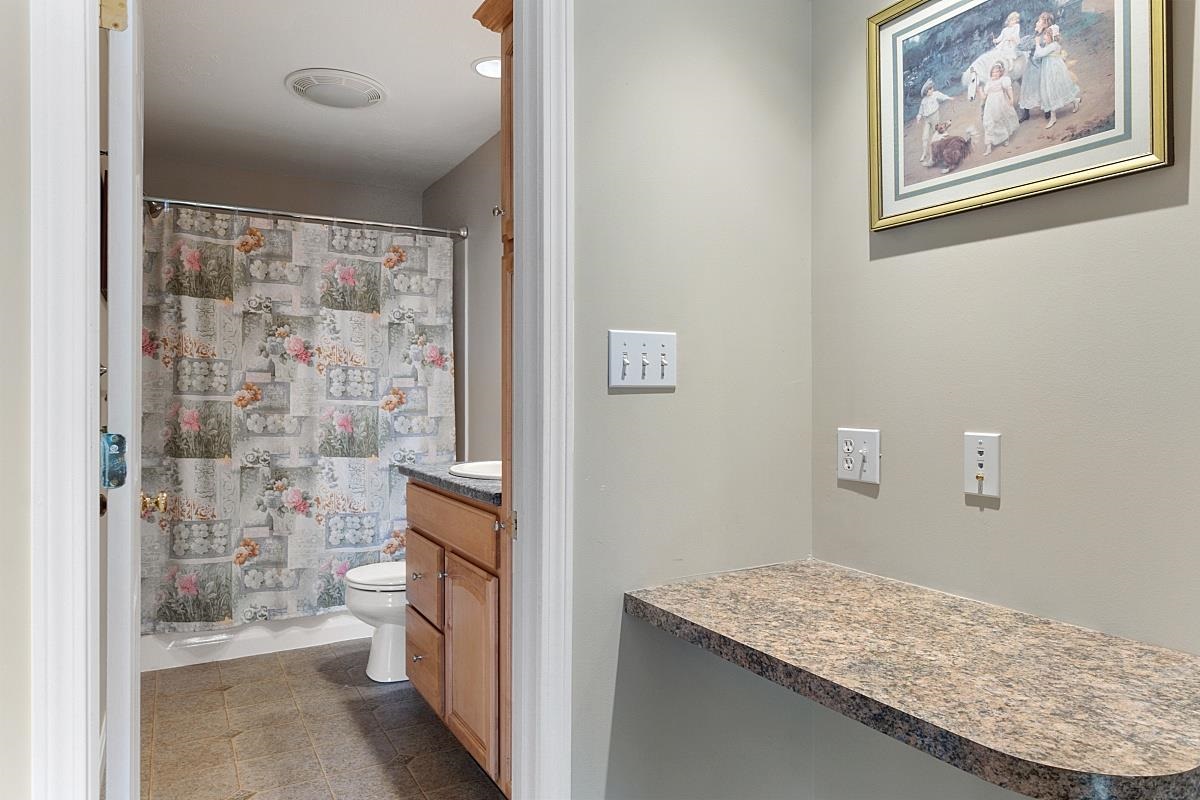 44 Hazen Road Bedford, NH 03110 - Photo 17 of 36 Gallery Image 17