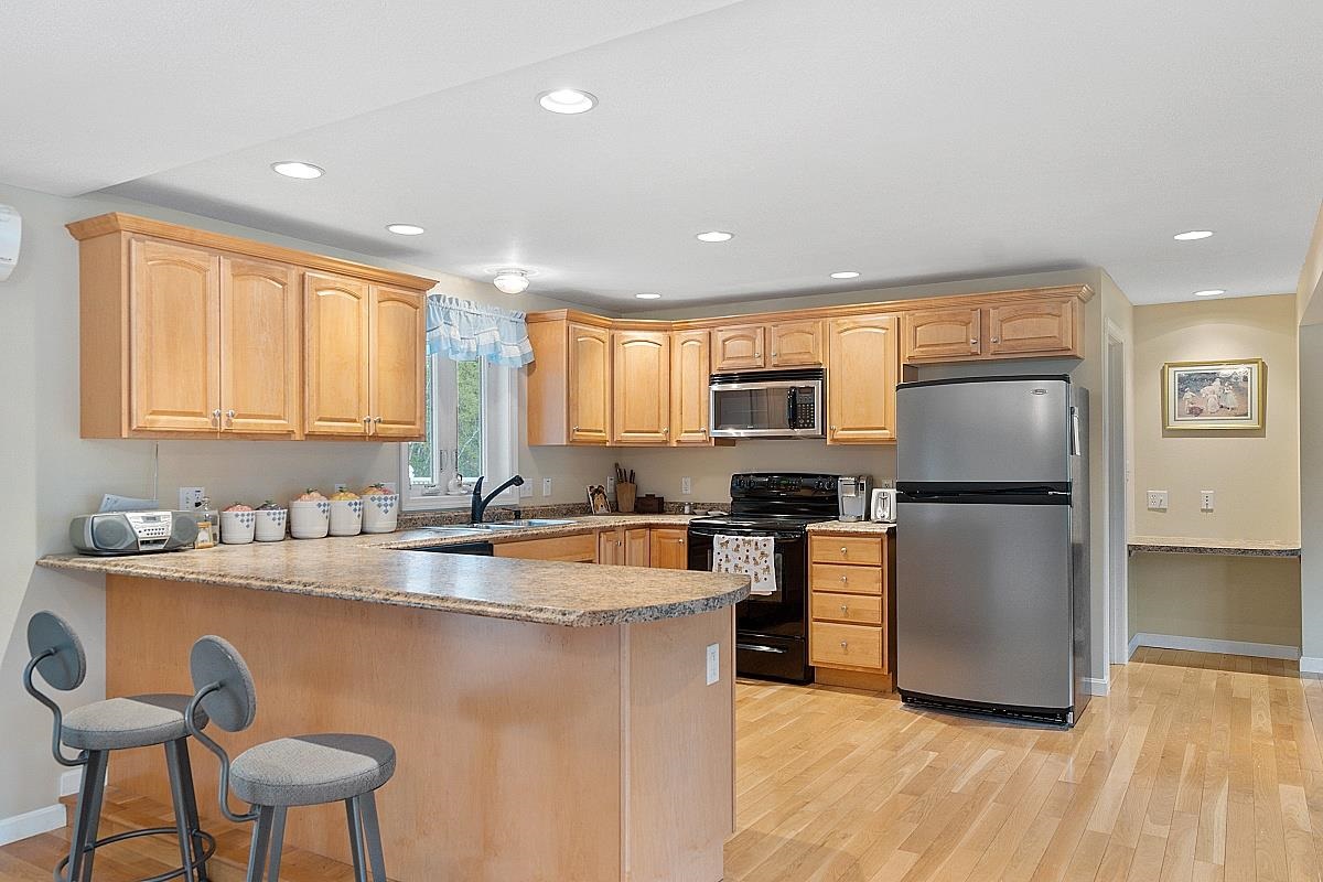 44 Hazen Road Bedford, NH 03110 - Photo 8 of 36 Gallery Image 8
