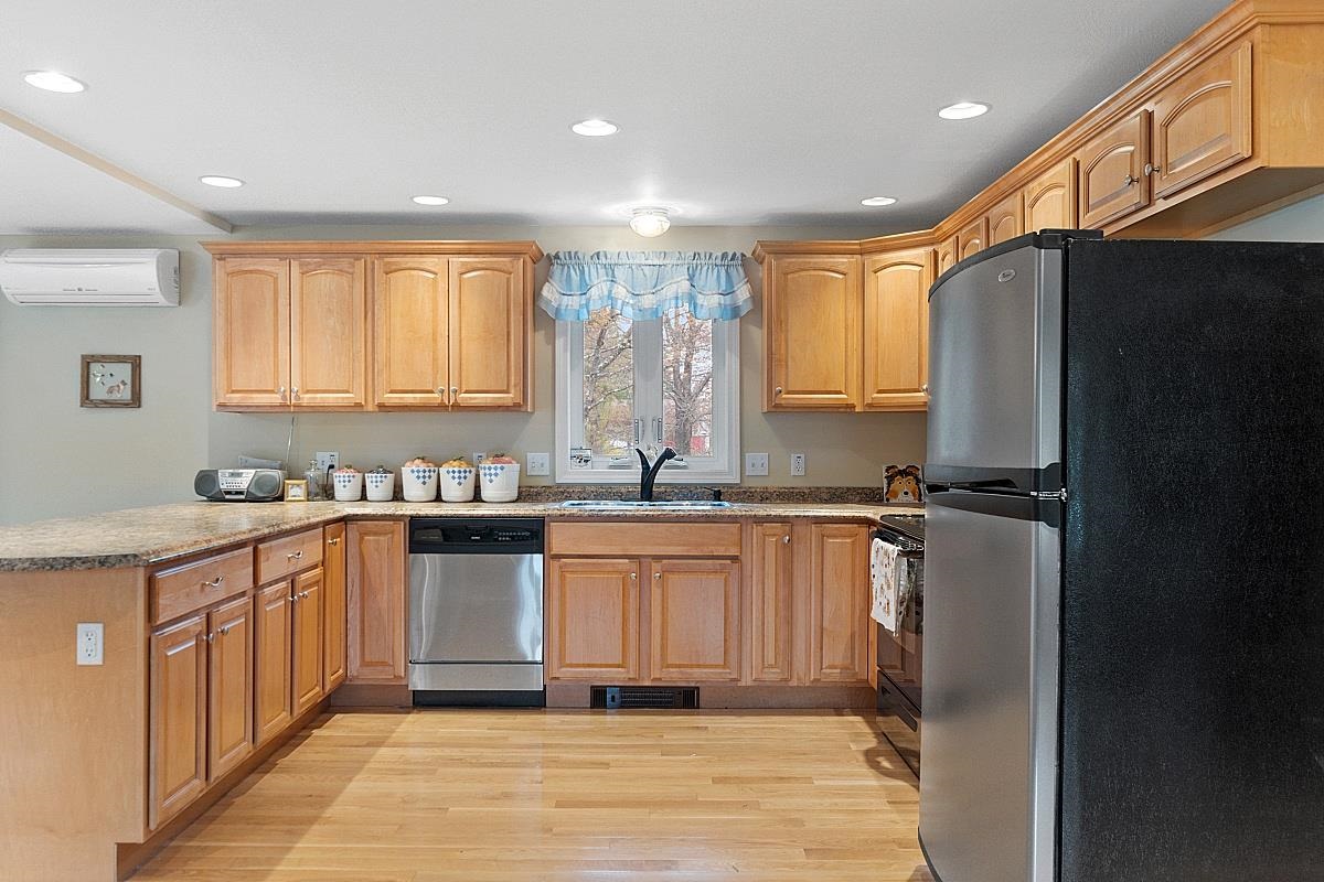 44 Hazen Road Bedford, NH 03110 - Photo 9 of 36 Gallery Image 9