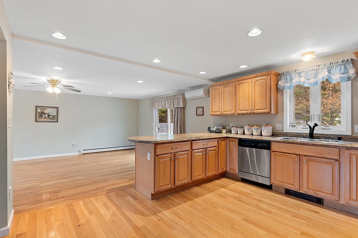 44 Hazen Road Bedford, NH 03110 - Photo 10 of 36 Gallery Image 10