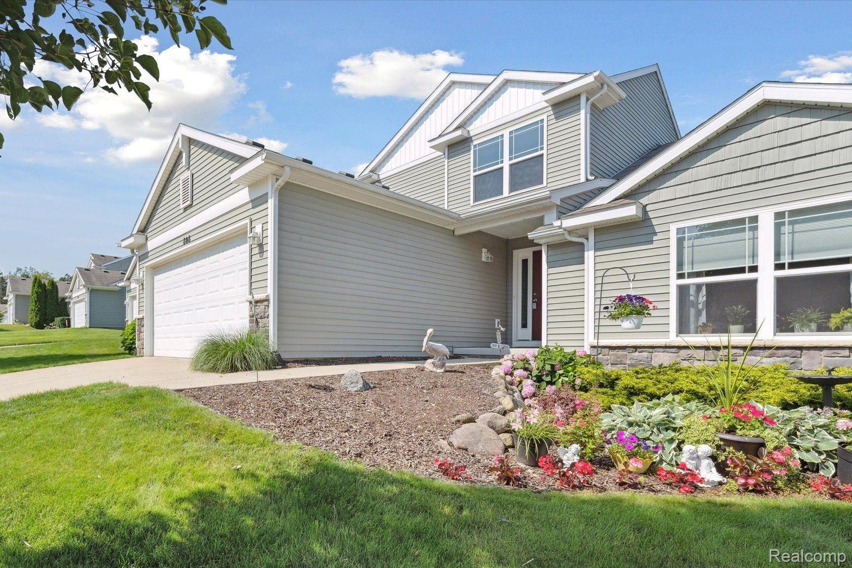 808 Spirea Howell, MI 48843 - Photo 3 of 35 Gallery Image 3