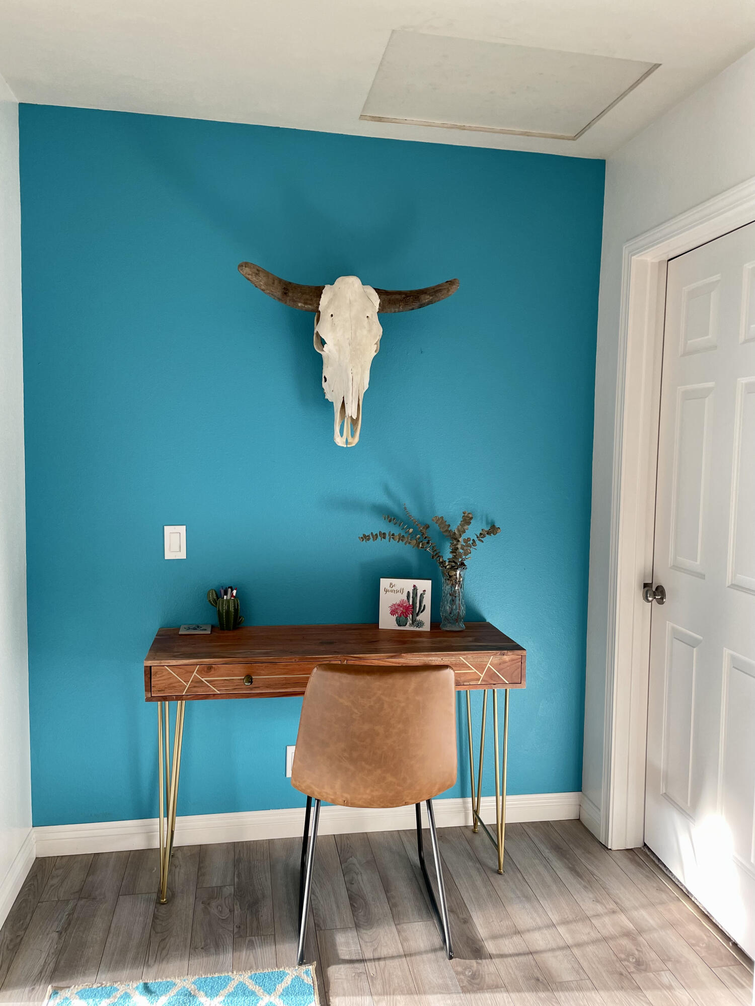 43622 Warner Trail Palm Desert, CA 92211 - Photo 28 of 56 a room with furniture and a potted plant