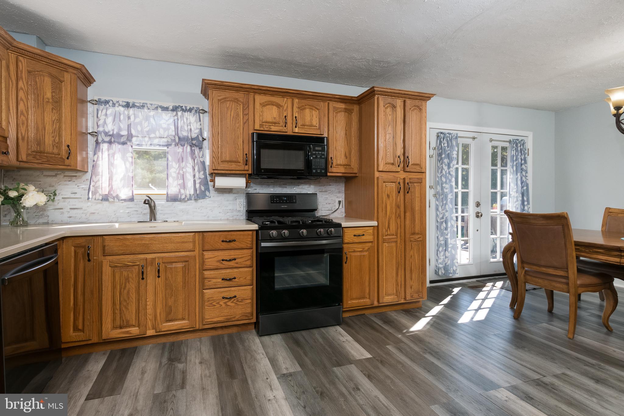 17 Bayberry Road Ewing, NJ 08618 - Photo 9 of 32