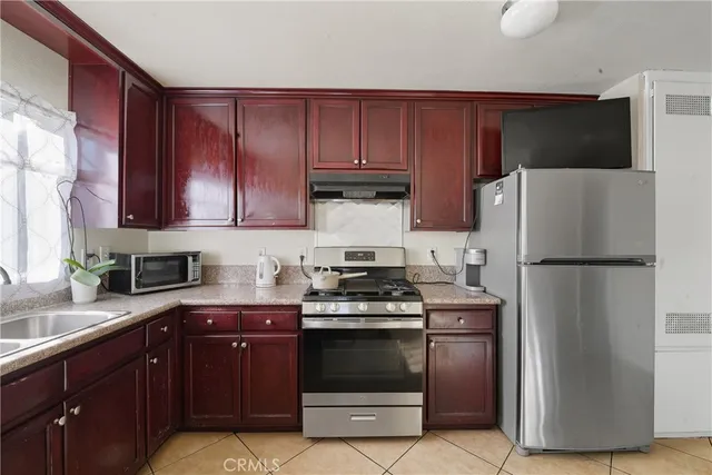 $640,000 | 409 West Cedar Street, Compton, CA 90220