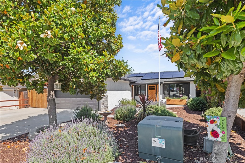 4913 Sparrow Hawk Lane Paso Robles, CA 93446 - Photo 28 of 33 front view of a house with a tree