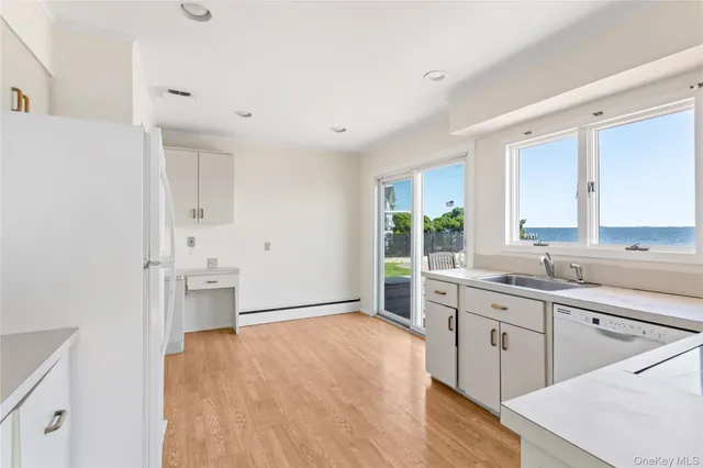 $1,450,000 | 167 Secatogue Lane West, West Islip, NY 11795