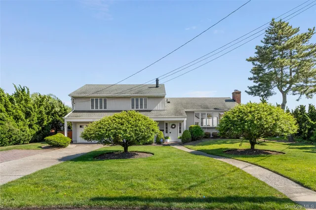 $1,450,000 | 167 Secatogue Lane West, West Islip, NY 11795