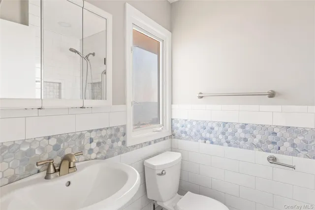 $1,450,000 | 167 Secatogue Lane West, West Islip, NY 11795