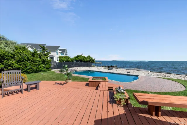 $1,450,000 | 167 Secatogue Lane West, West Islip, NY 11795