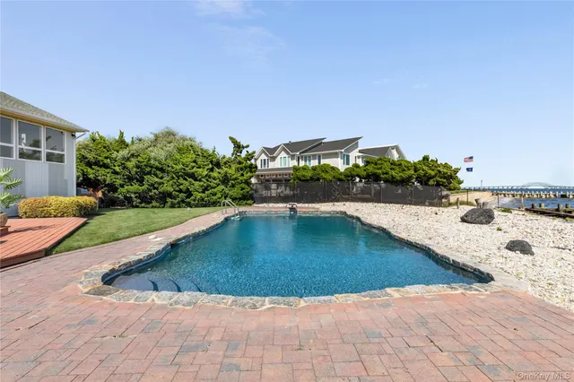 $1,450,000 | 167 Secatogue Lane West, West Islip, NY 11795