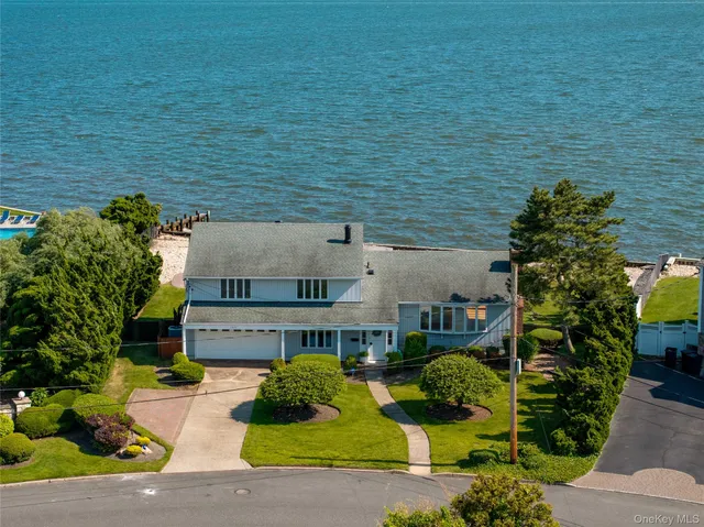 $1,450,000 | 167 Secatogue Lane West, West Islip, NY 11795
