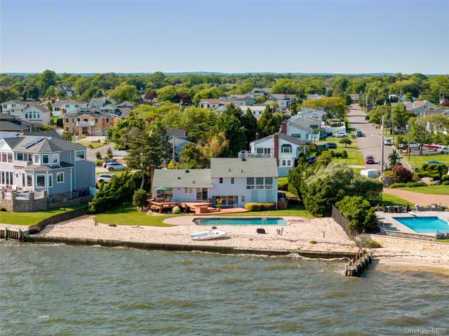 $1,450,000 | 167 Secatogue Lane West, West Islip, NY 11795
