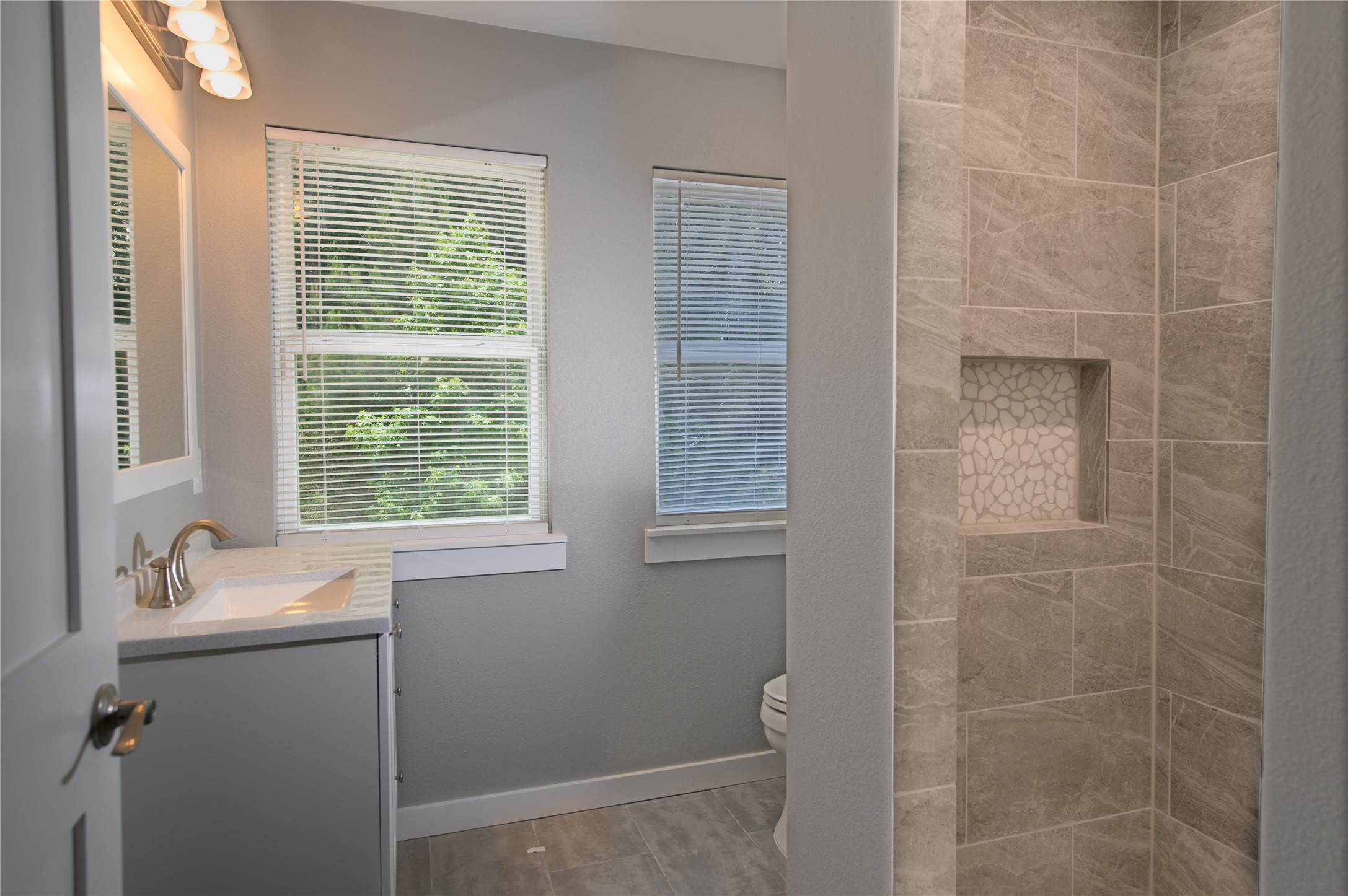519 Magnolia Point Drive, Unit B Houston, TX 77336 - Photo 7 of 11