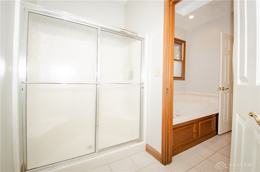 2719 Sycamore Ridge Court Dayton, OH 45431 - Photo 22 of 44 Master Bath