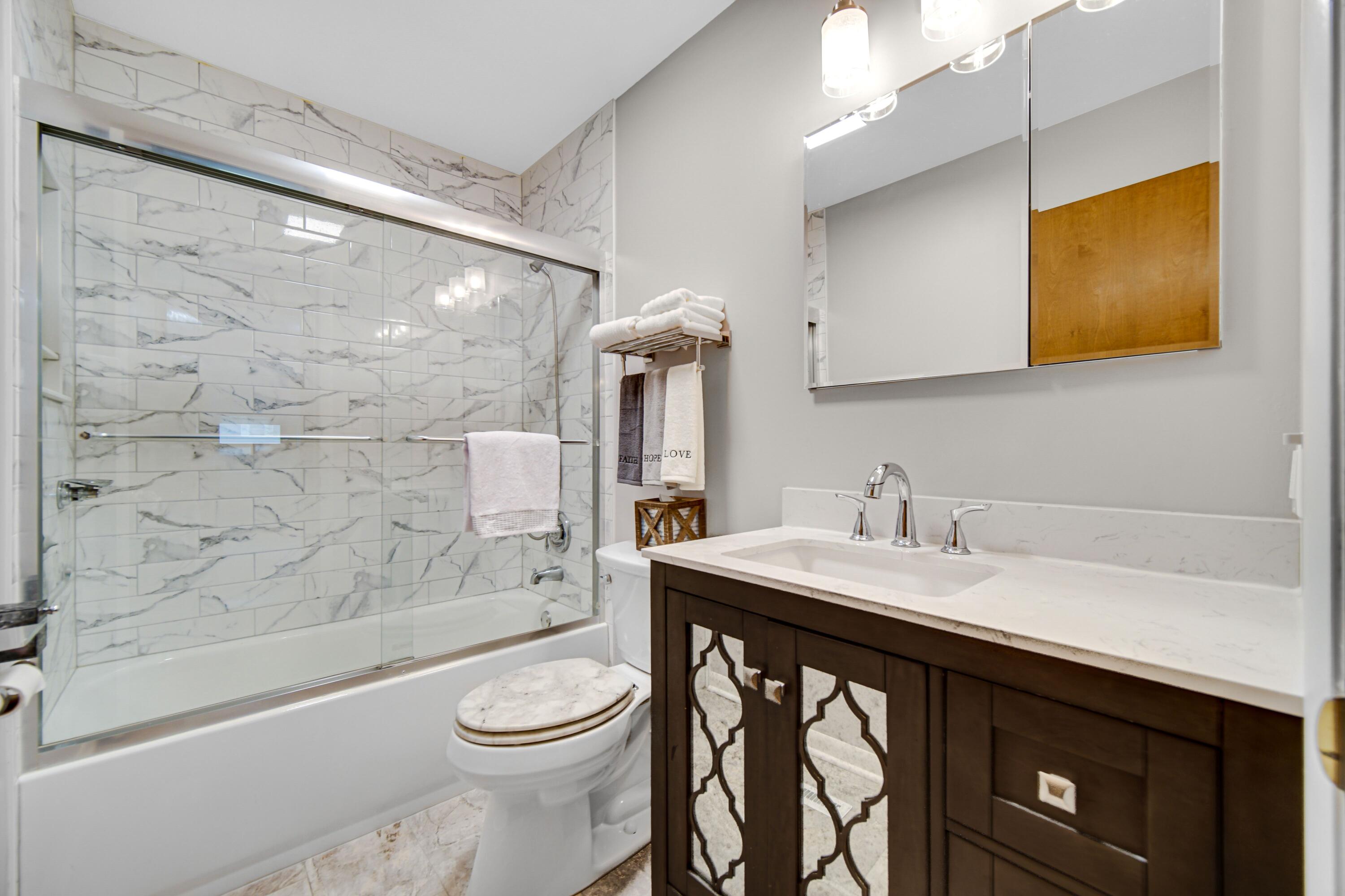 519 Hickory Lane Munster, IN 46321 - Photo 10 of 19 3000x2000
