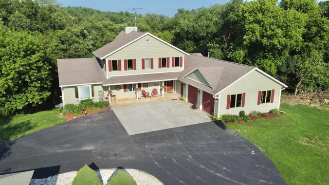 $1,390,000 | N7182 McCabe Road, Elkhorn, WI 53121
