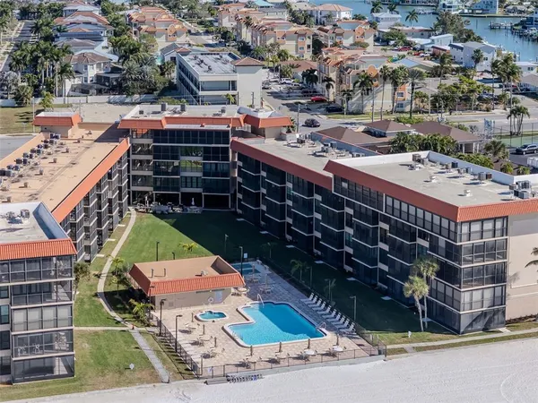 $3,500 | 17580 Gulf Boulevard, Unit 403, Redington Shores, FL 33708