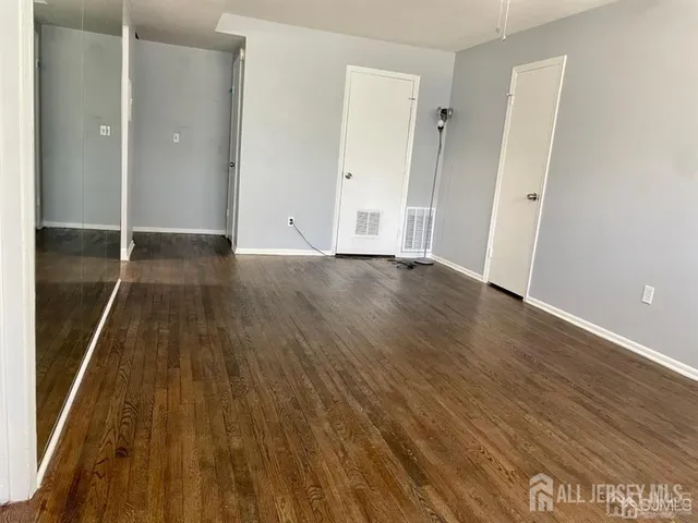 $2,000 | 128 College Drive, Edison, NJ 08817