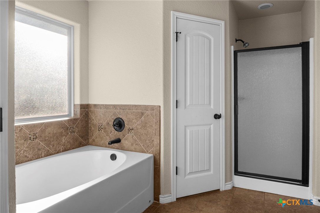 3710 Anvil Range Road Killeen, TX 76549 - Photo 20 of 32 a bathroom with a tub a sink and a window