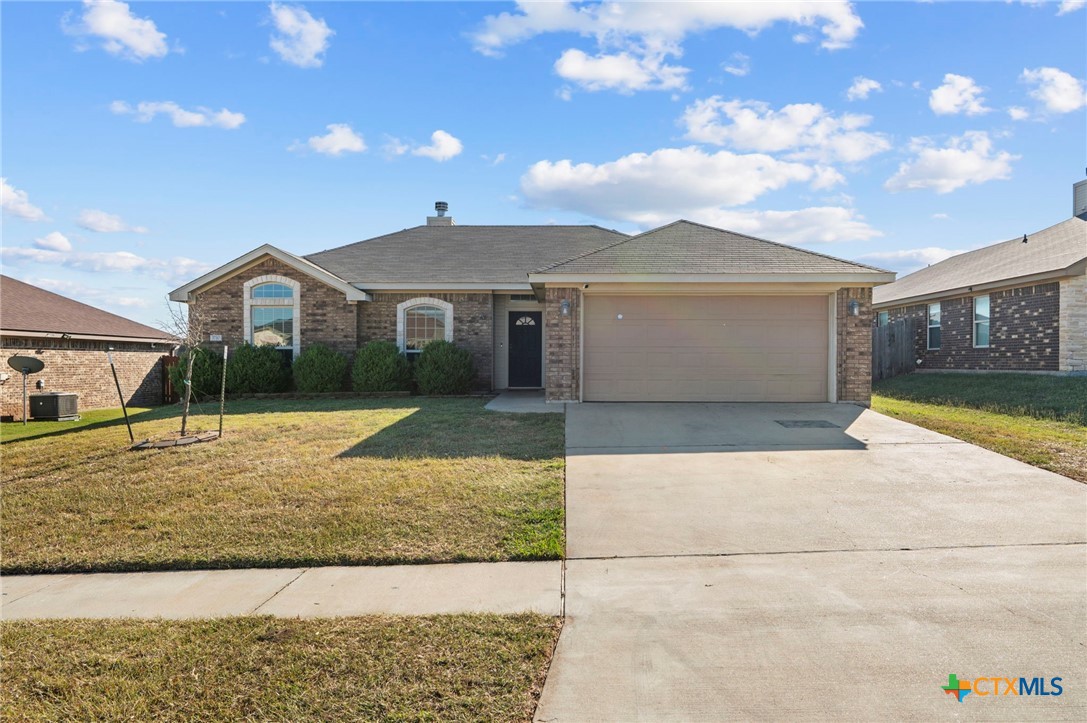 3710 Anvil Range Road Killeen, TX 76549 - Photo 2 of 32 a front view of a house with garden
