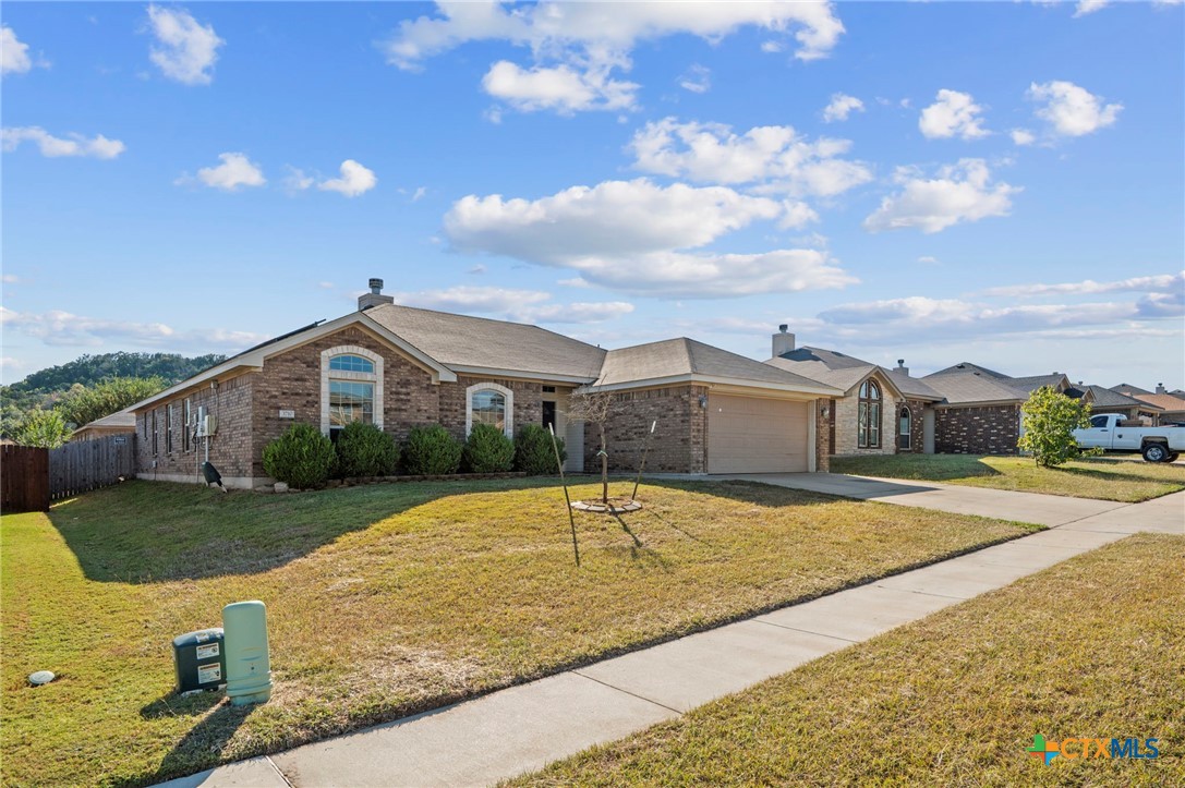 3710 Anvil Range Road Killeen, TX 76549 - Photo 4 of 32 a front view of a house with a yard