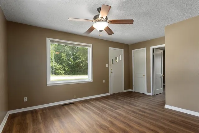 $185,000 | 6114 North Main Street, Gladstone, MO 64118