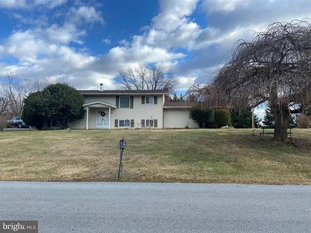 a view of house with outdoor space