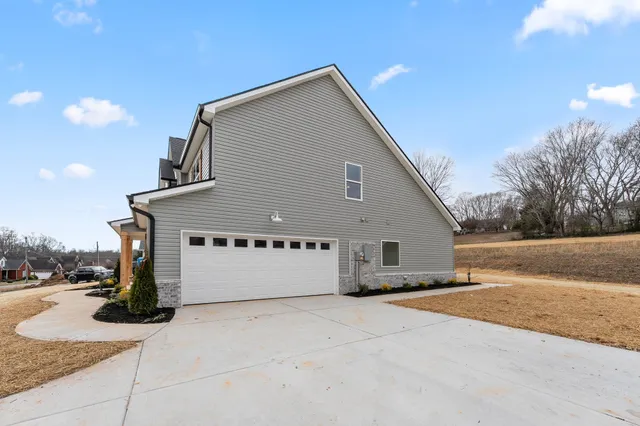 $525,000 | 288 Woodland Creek Drive, McMinnville, TN 37110