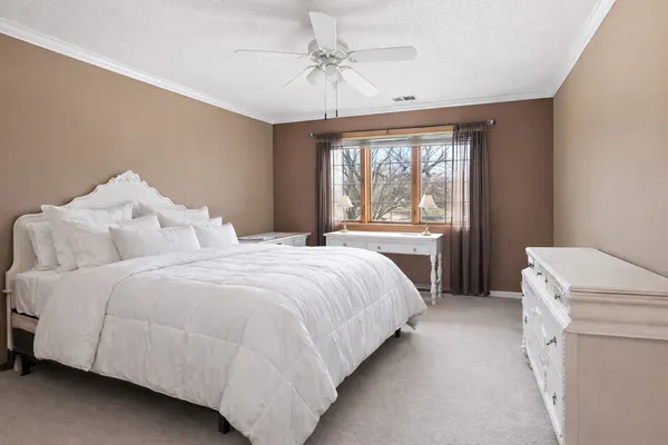 $325,000 | 7834 West Forest Hill Court, Unit 2CR, Palos Heights, IL 60463