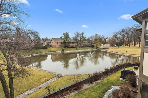 $325,000 | 7834 West Forest Hill Court, Unit 2CR, Palos Heights, IL 60463