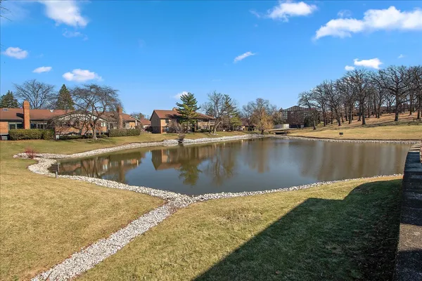 $325,000 | 7834 West Forest Hill Court, Unit 2CR, Palos Heights, IL 60463