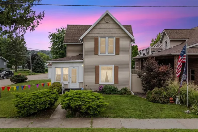 $255,000 | 616 Elk Street, Sabula, IA 52070