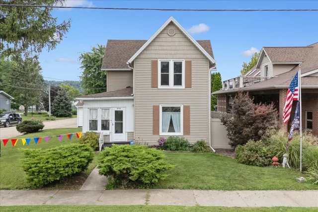 $255,000 | 616 Elk Street, Sabula, IA 52070