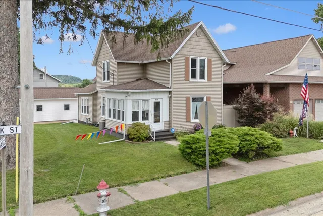 $255,000 | 616 Elk Street, Sabula, IA 52070