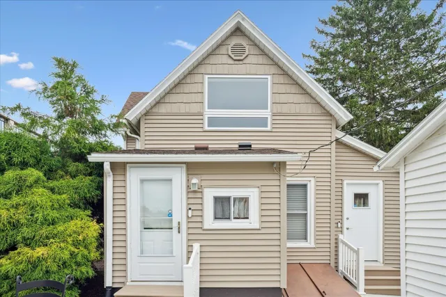 $255,000 | 616 Elk Street, Sabula, IA 52070