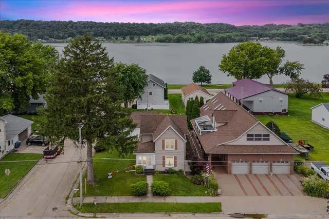 $255,000 | 616 Elk Street, Sabula, IA 52070