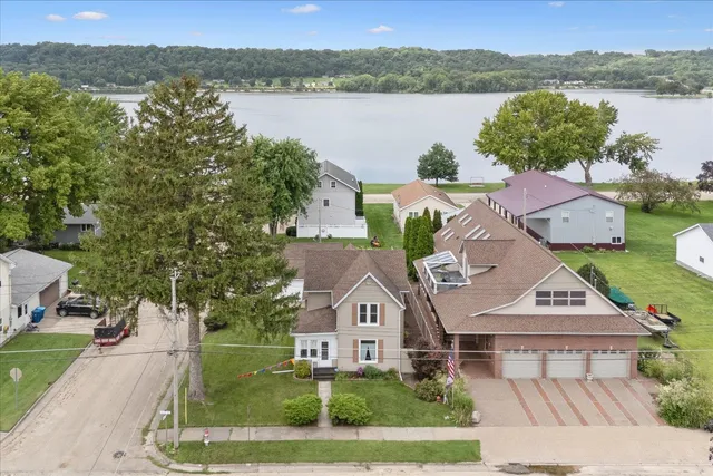 $255,000 | 616 Elk Street, Sabula, IA 52070