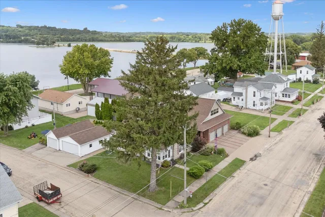 $255,000 | 616 Elk Street, Sabula, IA 52070