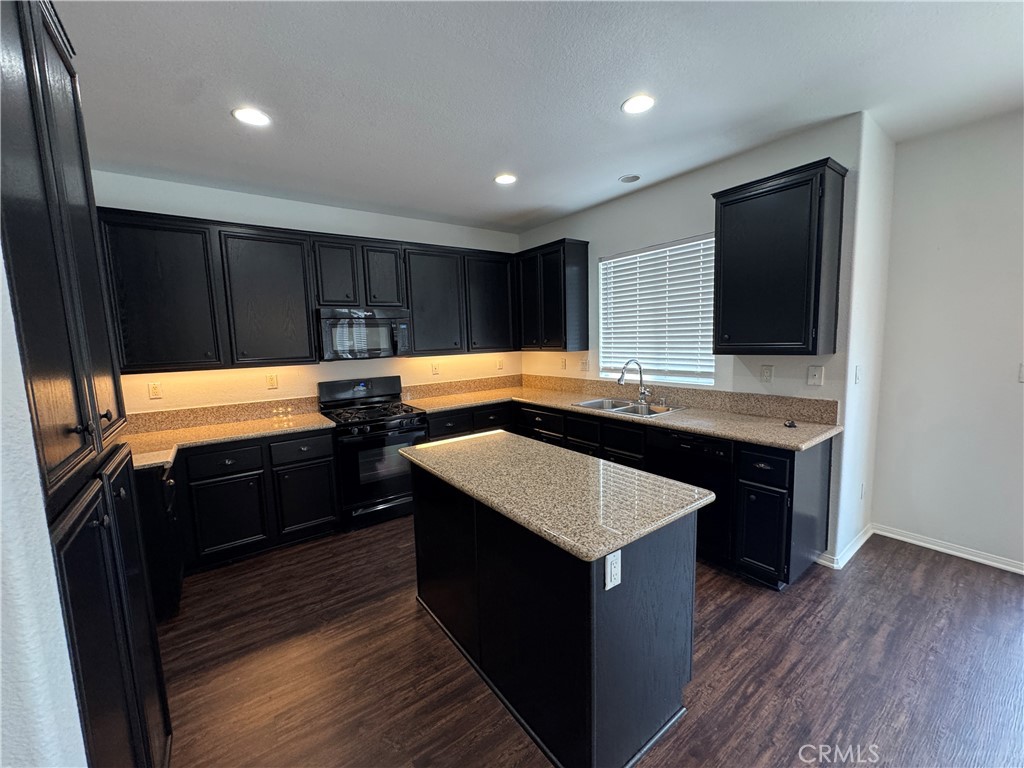 28291 Cedar Lane Saugus, CA 91350 - Photo 10 of 48