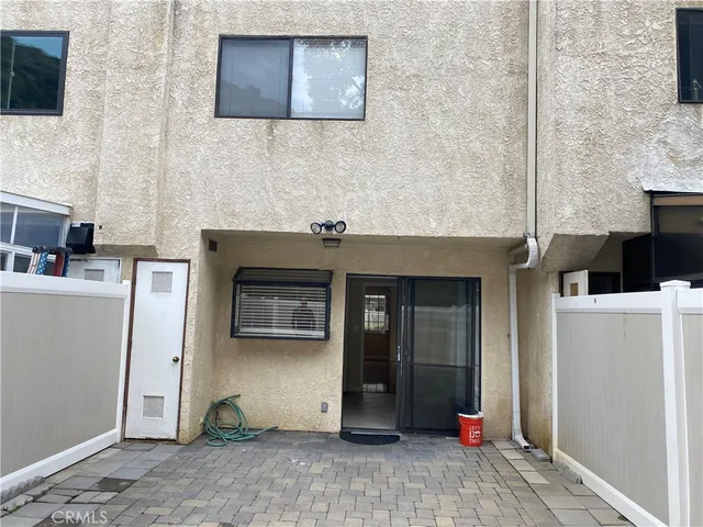 a view of livingroom with washer and dryer