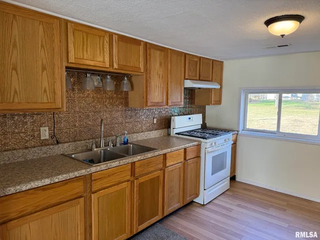 $50,000 | 809 North Fourth Street, Oquawka, IL 61469