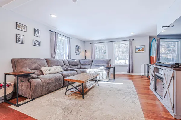 $925,000 | 8 Poor Farm Road, Brookline, NH 03033