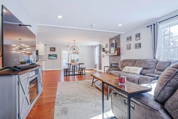 $925,000 | 8 Poor Farm Road, Brookline, NH 03033