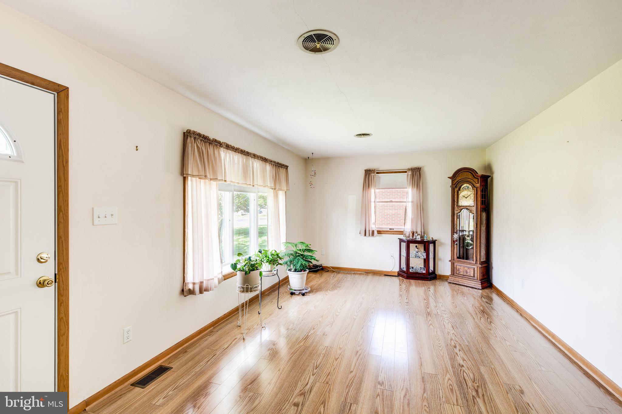 313 Roberts Mill Road Taneytown, MD 21787 - Photo 4 of 31 Gallery Image 4